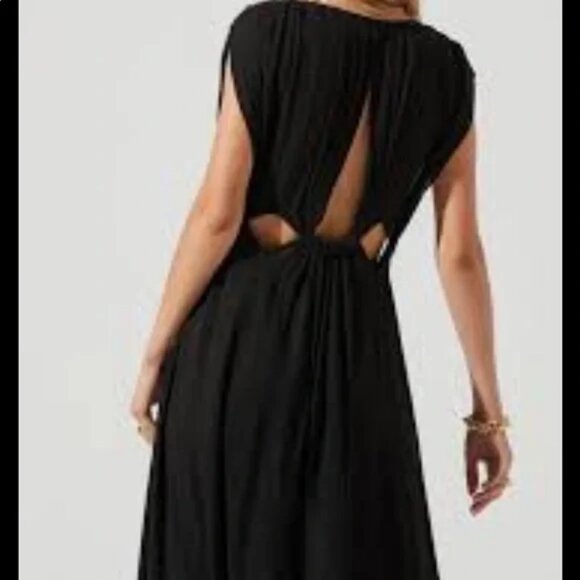 Women ASTR The Label Octavia Black Deep Plunge Cut-Out Long Gauzy Maxi Dress S​ - Picture 4 of 16